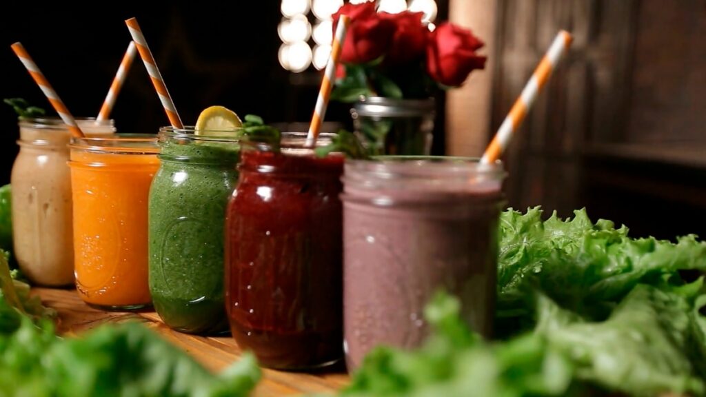 7-day smoothie delivery Playa del Carmen – colorful Naked Blends smoothie jars rotation for the full week